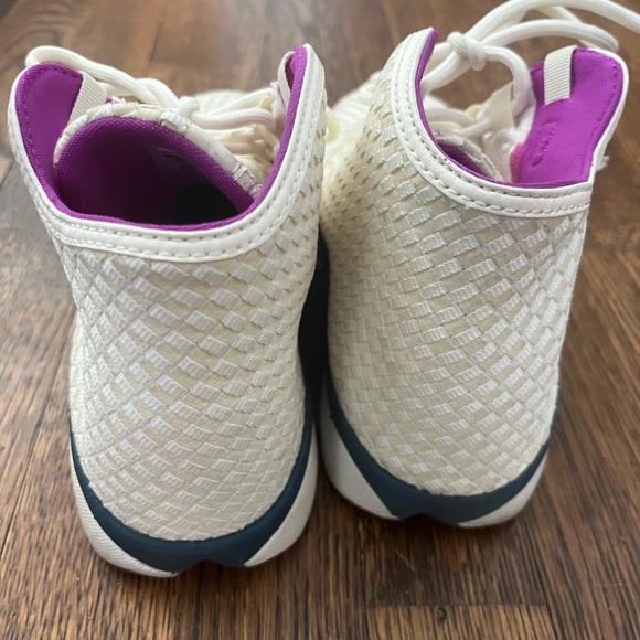 Air Jordan 13 Retro - Y5 (Women’s 7) - Picture 3 of 8